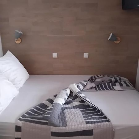 Appartement T2 Avec Piscine A 100 M De La Plage Six-Fours-les-Plages Exterior photo