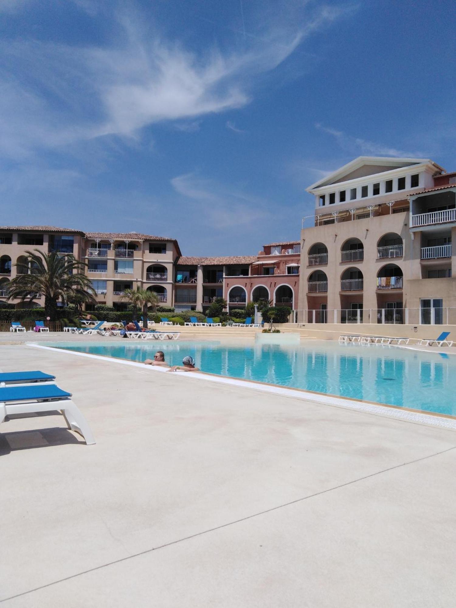 Appartement T2 Avec Piscine A 100 M De La Plage Six-Fours-les-Plages Exterior photo