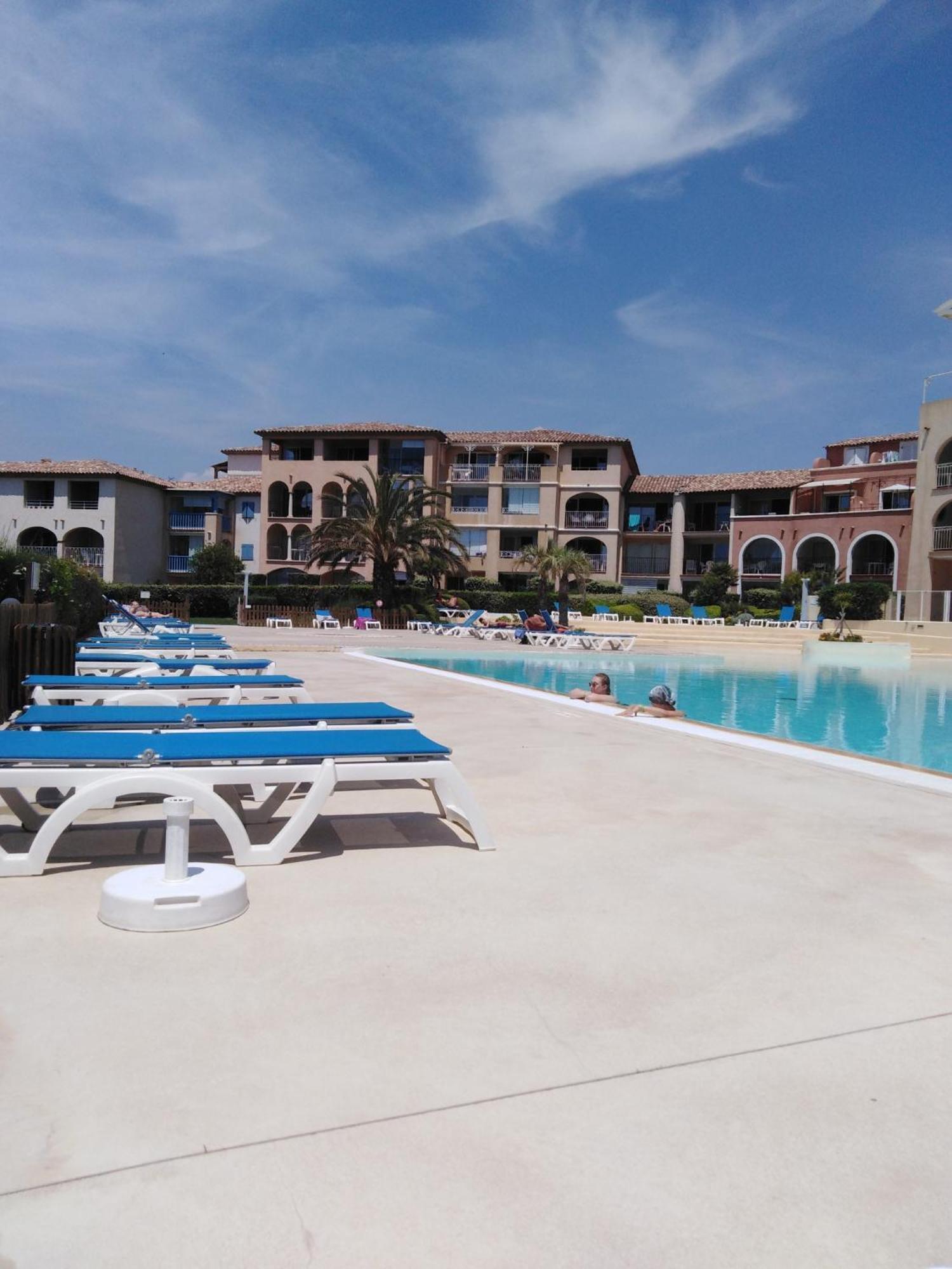 Appartement T2 Avec Piscine A 100 M De La Plage Six-Fours-les-Plages Exterior photo